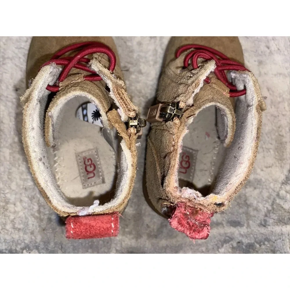 UGG‎ Kids' Kristjan Chukka Boot Beige Boys Size 10 Ankle Boots Suede